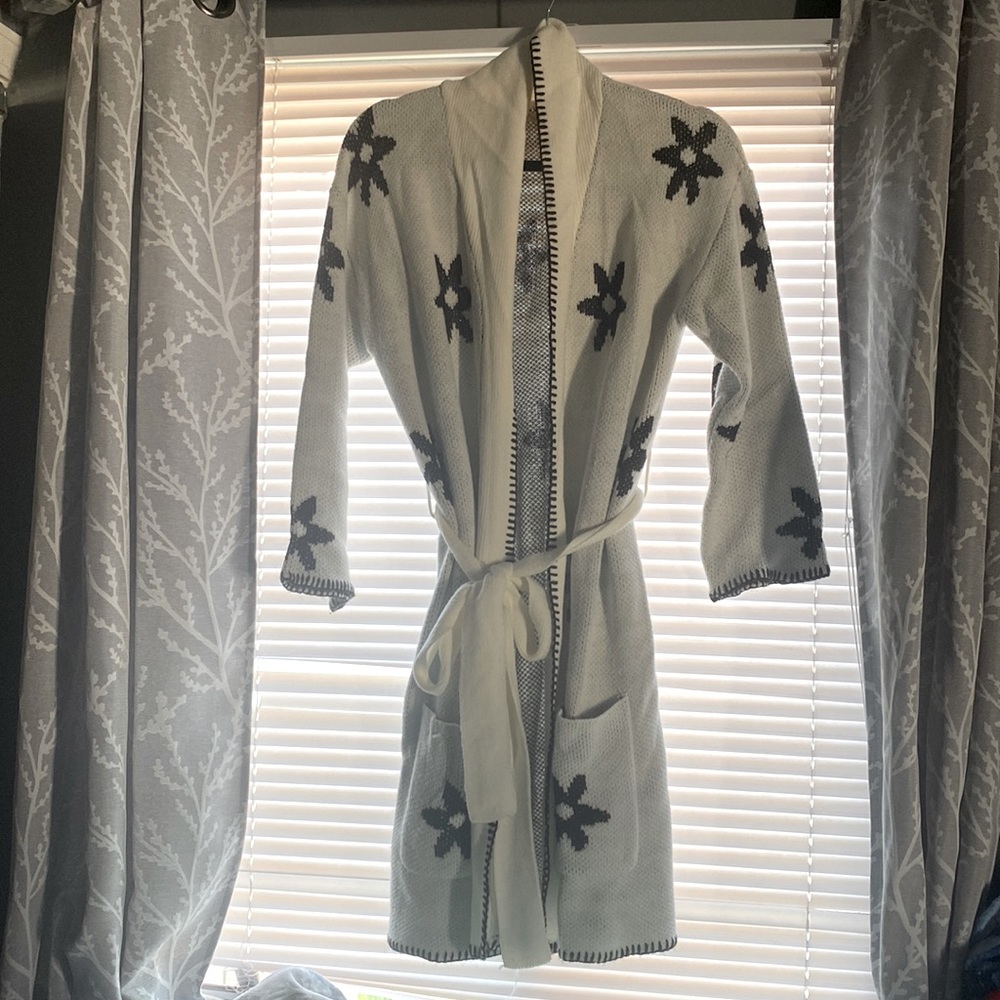 Stitch & Feather daisy Kimono sweater